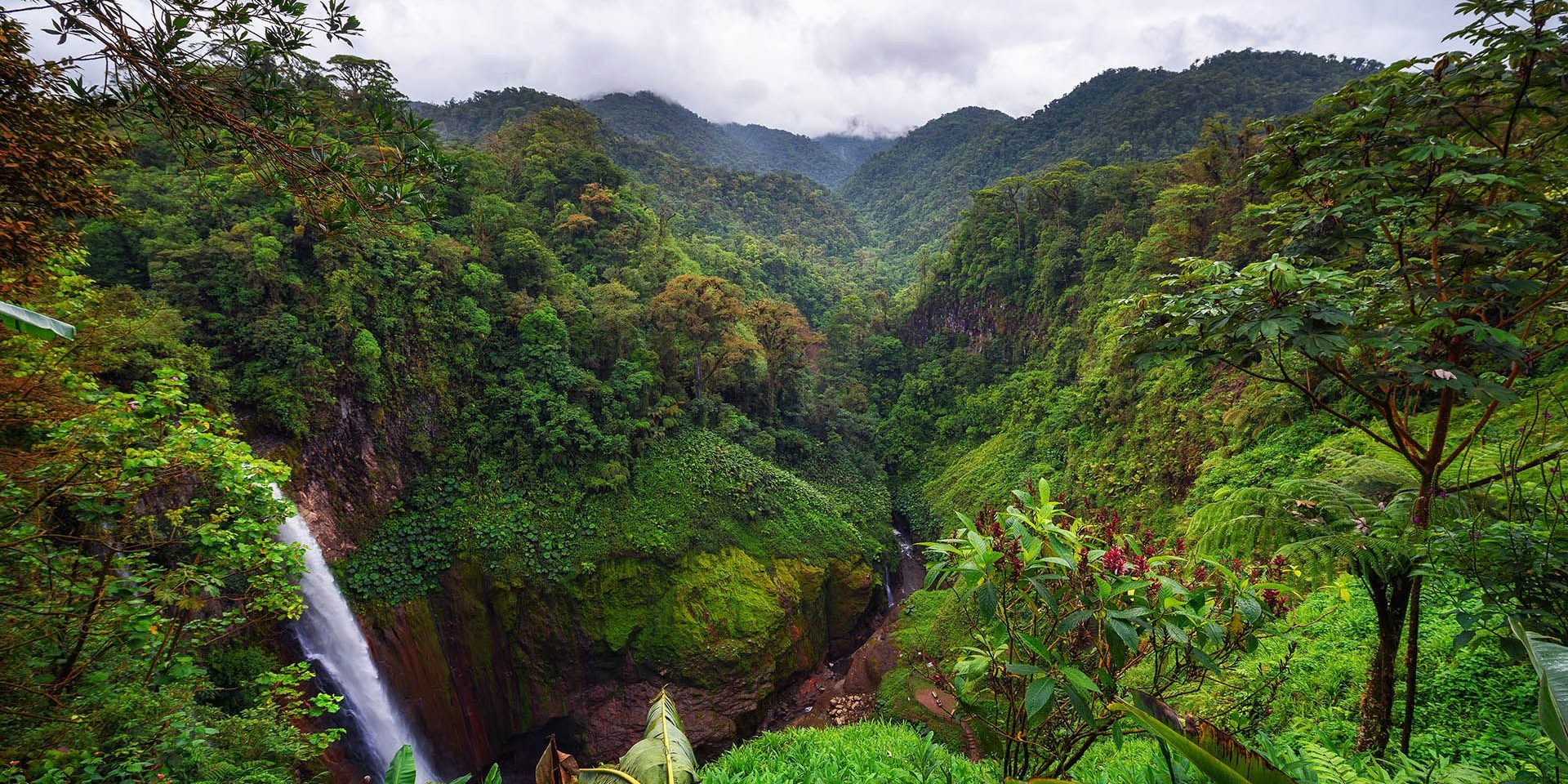 alajuela-costa-rica-catarata-del-toro-waterfall-surrounding-mountains-shutterstock_1949246038.jpg_383a876e7e